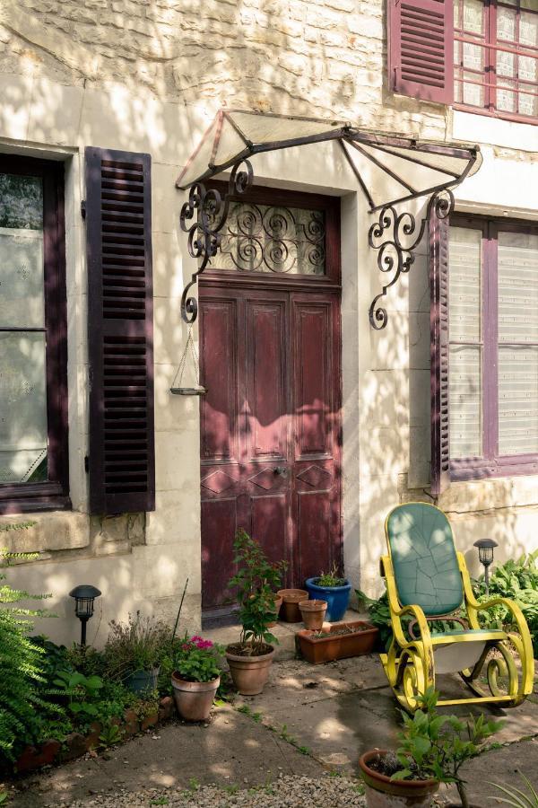 L'Escapade Place Voltaire Vermenton Buitenkant foto