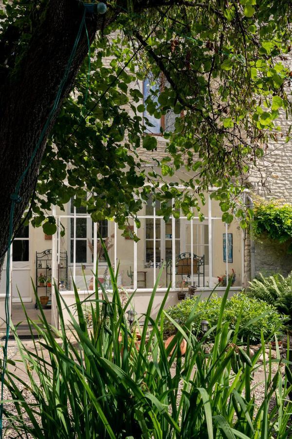 L'Escapade Place Voltaire Vermenton Buitenkant foto