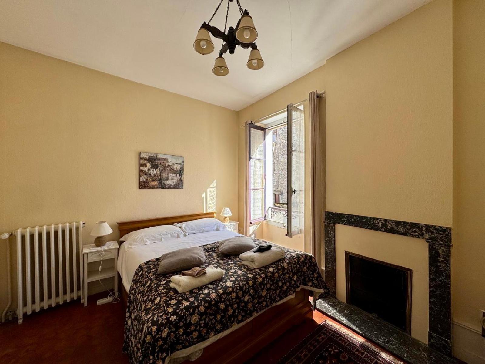 L'Escapade Place Voltaire Vermenton Kamer foto