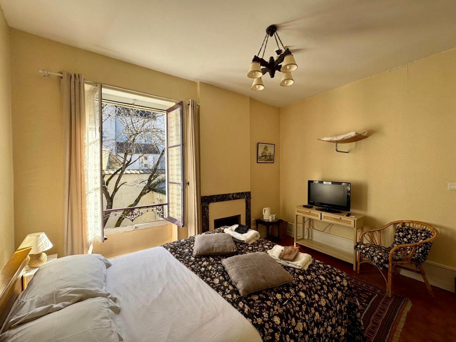 L'Escapade Place Voltaire Vermenton Kamer foto