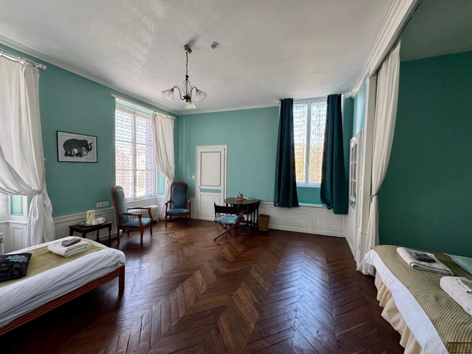 L'Escapade Place Voltaire Vermenton Kamer foto